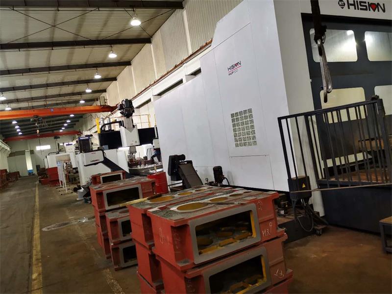 Horizontal machining center